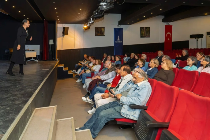 3. Yaş Üniversitesi'nde son dönem dersleri başladı