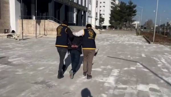 Adıyamanda çeşitli suçlardan aranan 2 şahıs yakalandı
