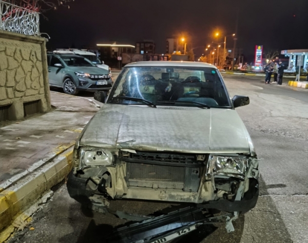 İki otomobilin çarpıştığı kazada 4 kişi yaralandı
