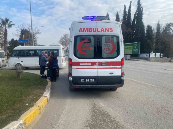 Kamyonet ile motosiklet çarpıştı: 1 yaralı
