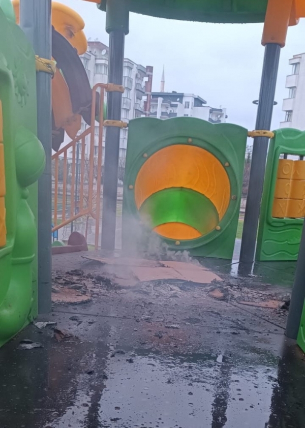 Kimliği belirsiz şahıslar oyun alanlarına zarar verdi
