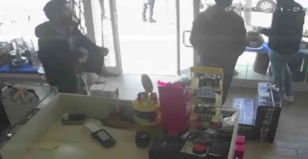 Sadaka kutusunu çalan şahıs güvenlik kamerasına yakalandı