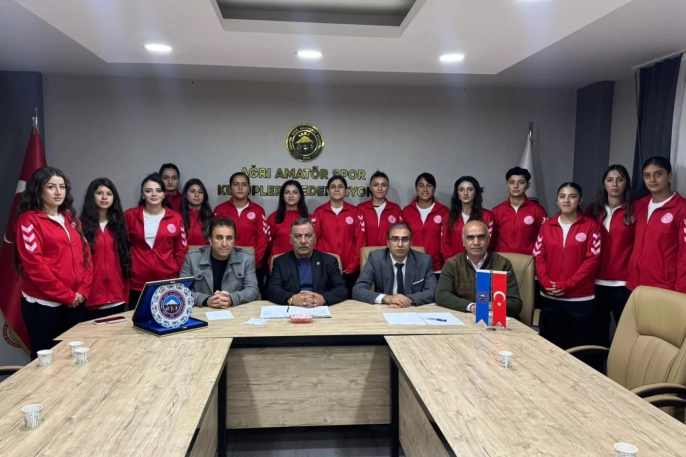 Ağrı kadın futbol takımının ihtiyaçları dile getirildi