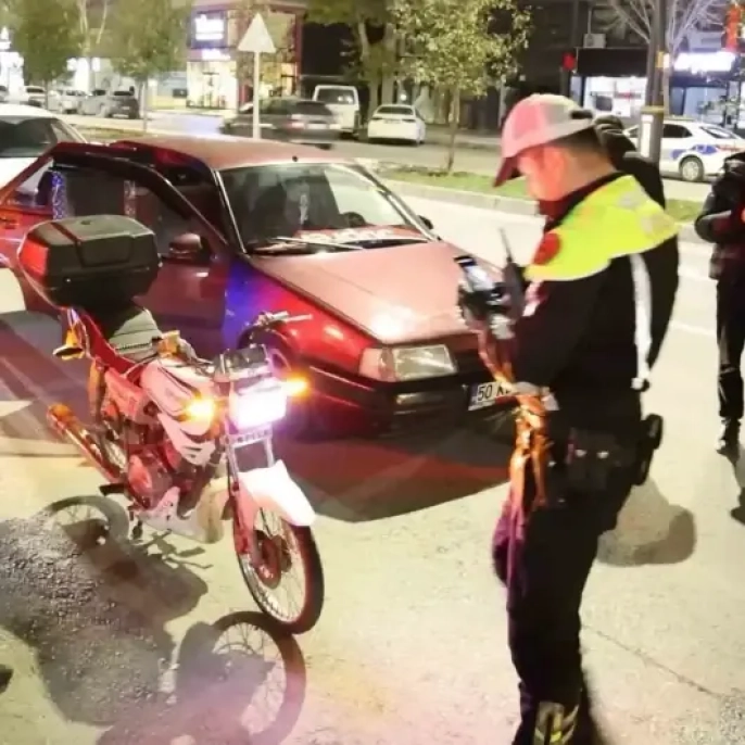 Aksaray'da motosiklete kesilen 13.776 TL'lik şok ceza! trafik kurallarına meydan okuyan sürücü ağır bedel ödedi