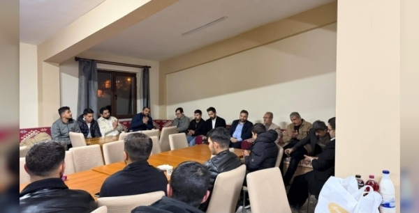 Ağın Belediye Başkanı Çakar, gençlerle Ramazan bereketini paylaştı