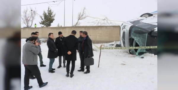 Ağrı'da şok kaza: Yolcu otobüsü devrildi, 16 kişi yaralandı!