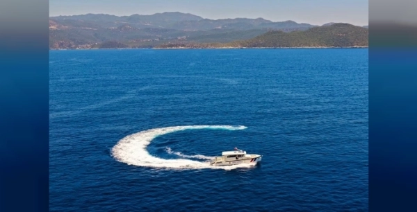 Antalya'da jandarma bot timleri denizlerde güvenliği sağlamak için devriye geziyor