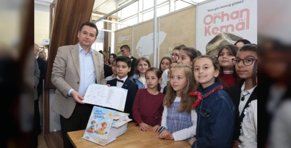 Başkan Aydın, çocuk yazarlarla fuarda buluştu: 'Çocuklarımızı kitapla eğitmeliyiz