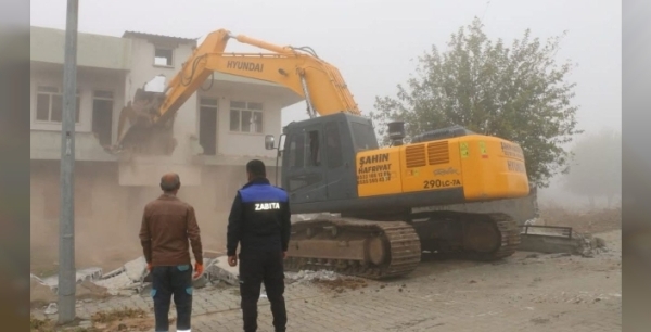 Batman'da yıkımlar sürüyor: Vatandaşlar depreme dayanıksız yapılara odaklanılmasını istiyor!