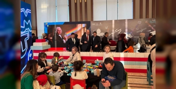 Bilimin ışığı Külliye'de parladı: Çocuklar Ramazan'da bilimi keşfediyor
