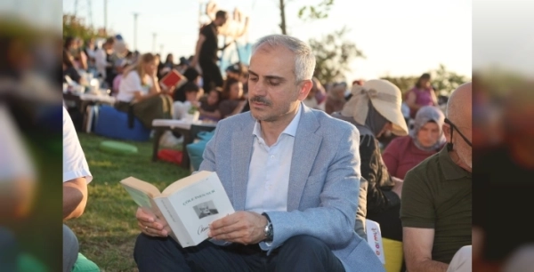 Çayırova kitapseverleri, açık havada kitap okumanın keyfini çıkardı