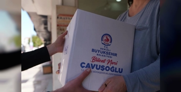 Denizli Büyükşehir, Ramazan'da ihtiyaç sahiplerine gıda kolisi dağıtıyor