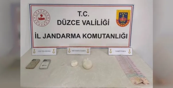 Düzce'de araçta 405,16 gram metamfetamin bulundu