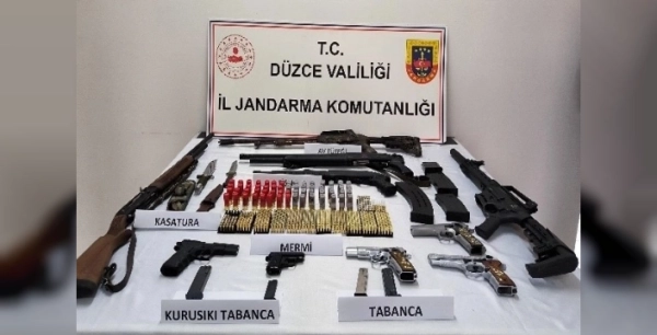 Düzce'de jandarmadan büyük operasyon: Uyuşturucu ve silahlara el konuldu