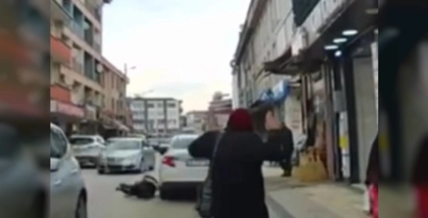 Düzce'de yürek burkan kaza: Engelli yayaya çarptı, kaçtılar!