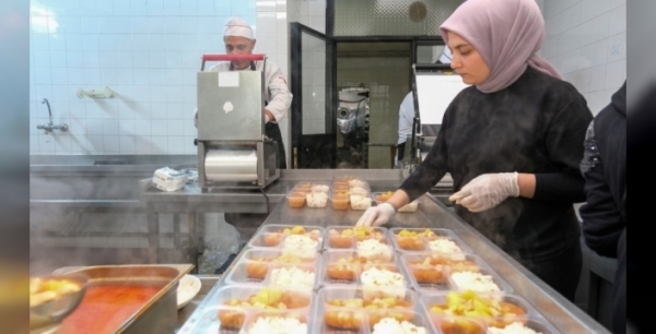 Erzincan Belediyesi'nden ramazan bereketini yayma çabası: Her gün bin kişiye iftar sofrası