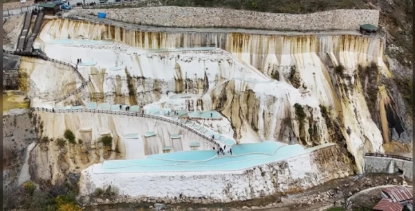 Giresun'da turkuaz göletler ve beyaz travertenler turistleri büyülüyor