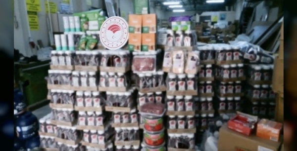 İzmir'de gıda terörü: 30 ton tarihi geçmiş ürün ele geçirildi!