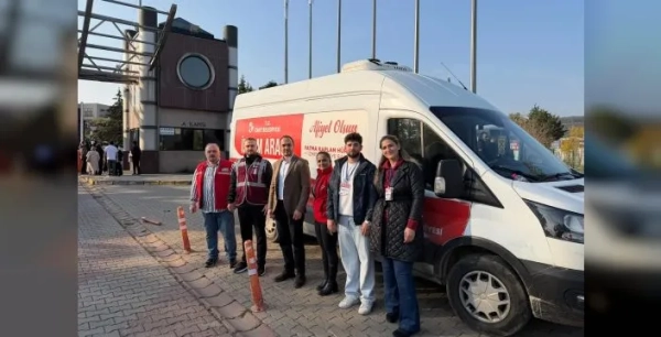 İzmit belediyesi, KPSS adaylarına su dağıttı