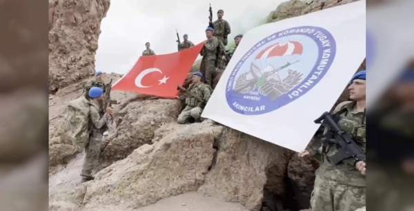 Komandolar Erciyes'te Somalili askerlerle tatbikat yaptı