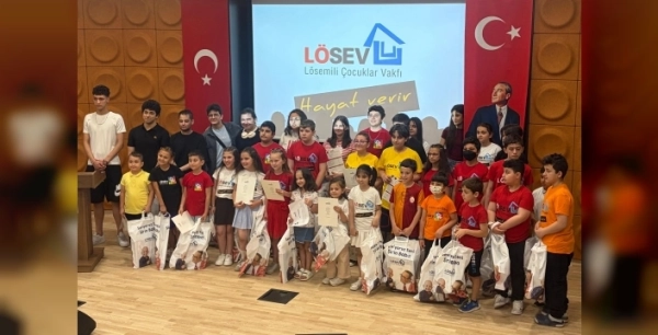 LÖSEV Bursa'da minik yüreklerle karne coşkusunu paylaştı