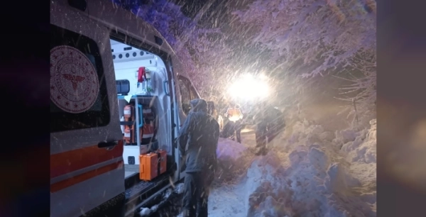 Malatya'da tipi ve karda mahsur kalanlar ekiplerin yoğun çabasıyla kurtarıldı