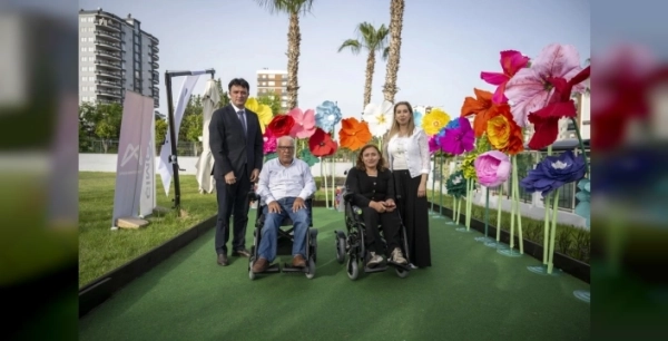 Mersin'de engeller akülü sandalyelerle aşılıyor