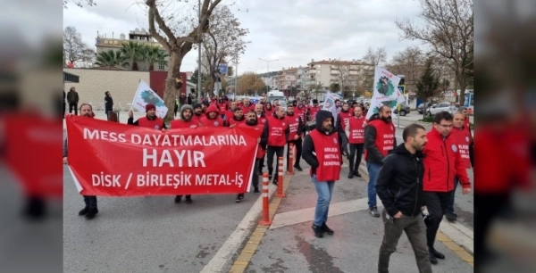 Metal işçileri Mudanya'da isyan etti: 'Sadaka değil, toplu sözleşme istiyoruz!