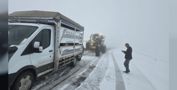 Muş'ta 2550 rakımlı tepe beyaza büründü