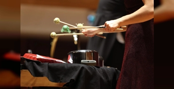 Mutfak aletleri İzmir'de senfoni orkestrası ile buluştu: Tencere ve tavalar sahnede!