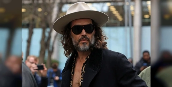 Russell Brand, cinsel saldırı suçlamalarına karşı suçsuz olduğunu savundu