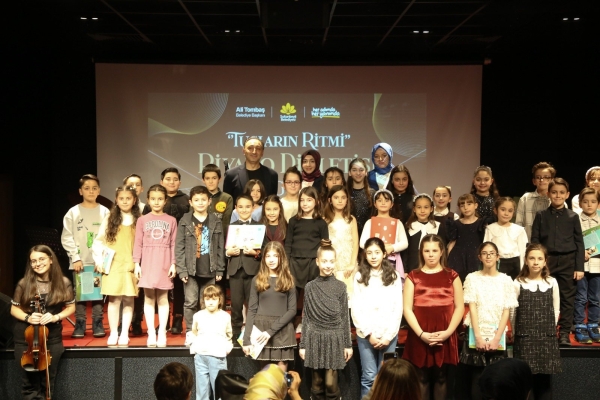 Sultanbeyli’de Sanat Dolu Akşam: Tuşların Ritmi Büyük Beğeni Topladı