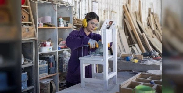 Tarsus'ta çöp dağları yeniden doğuyor: Sandalyeye dönüşen çöpler şaşırtıyor!