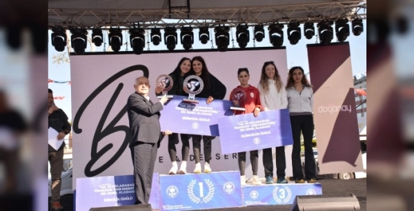 Trabzon Yarı Maratonu'nda zafer coşkusu: Dereceye girenler ödüllerini aldı