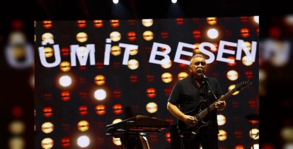 Ümit Besen, Fuar38'de coşkulu konser verdi