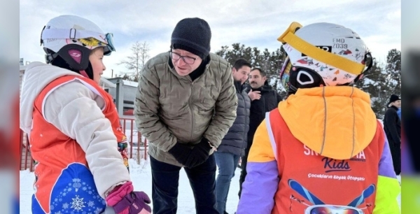 Vali Polat ve 'Surfer Boy' Sarıkamış'ın kristal karında buluştu
