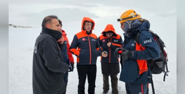 Van Milletvekili Türkmenoğlu'ndan çığ kurtarma ekiplerine ziyaret: 'Afetlere hazırlık hayati önem taşıyor