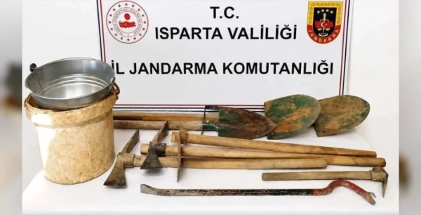 Yalvaç'ta evde 'tarihi eser' paniği: Bahçeden kazı izleri çıktı!