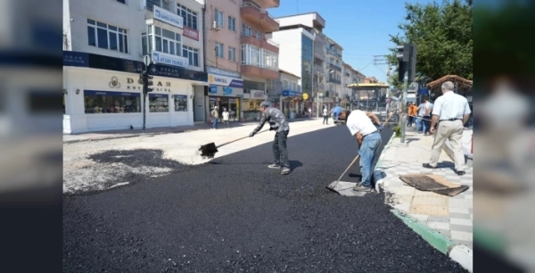 Yenişehir'in ana damarları nefes aldı: Sıcak asfaltla modernize edildi