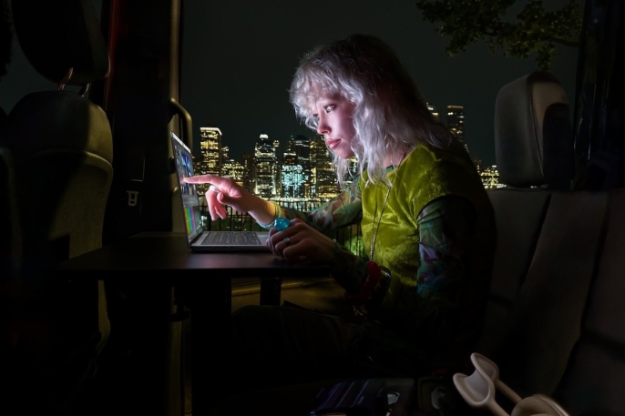 Apple, dokunmatik ekranlı MacBook Pro'da fiyat rekoru kırdı