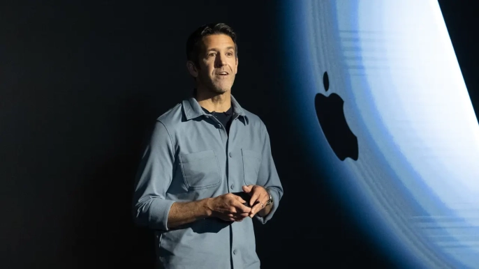 Apple'ın yeni CEO'su John Ternus göreve başladı - 1
