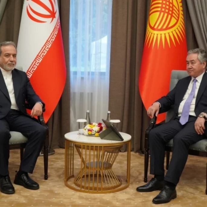 Arakçi, Kırgızistan'da diplomasi trafiği sürdürüyor
