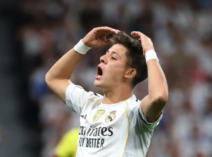 Arda Güler'den olay yaratacak hareketler: Sahada rakibini itti, maç sonunda yere kapaklandı!