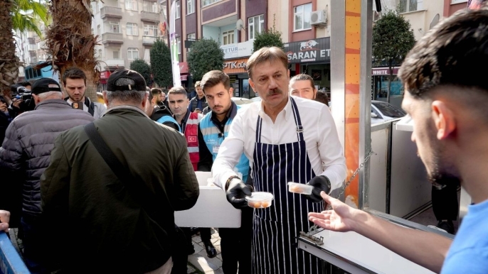 Bahçelievler'de şehitler için yürek dağlayan anma: Dualar yükseldi, lokmalar paylaşıldı