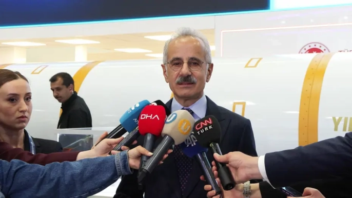 Bakan Uraloğlu'ndan SAHA 2026 yorumu: Türkiye'nin teknoloji atılımı göz kamaştırıyor!