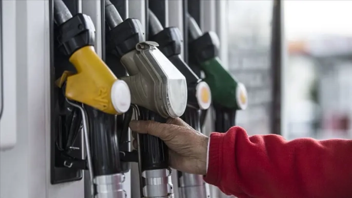 Benzine büyük indirim: Pompa fiyatları düştü!