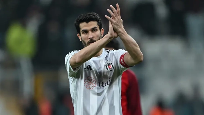 Beşiktaş'ın efsane ismi Necip Uysal'dan duygusal veda: 22 yıllık kariyer noktalanıyor!