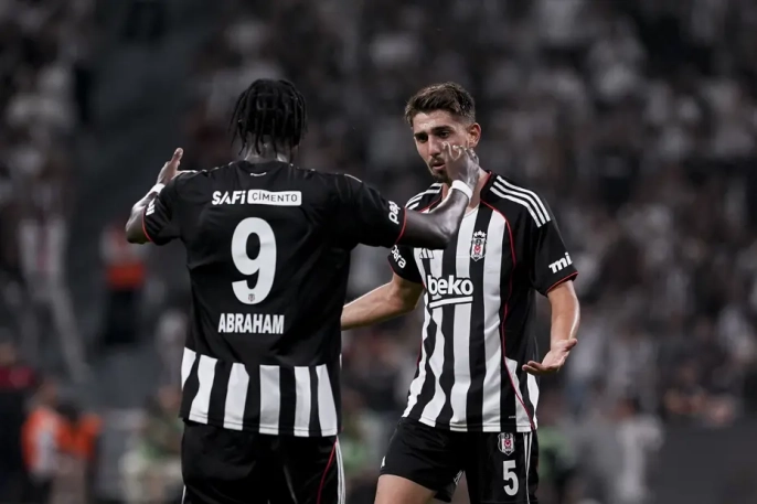 Beşiktaş'ta ayrılık kapıda: Demir Ege Tıknaz'ın transferi için görüşmeler başladı