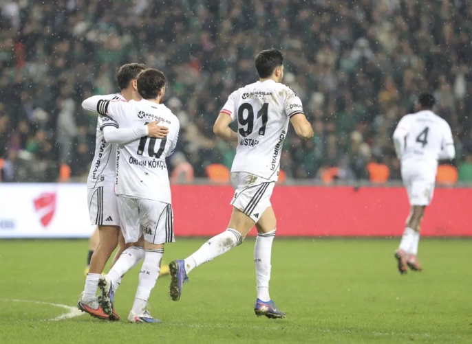 Beşiktaş'tan Alanyaspor maçı öncesi kritik hamleler: Cezalar ve yeni yüzler sahada!