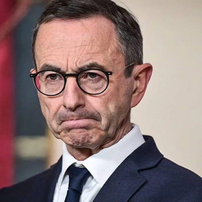 Bruno Retailleau, başörtüsü karşıtı söylemleriyle bilinen eski içişleri bakanı, Fransa cumhurbaşkanlığı için Cumhuriyetçi aday oldu